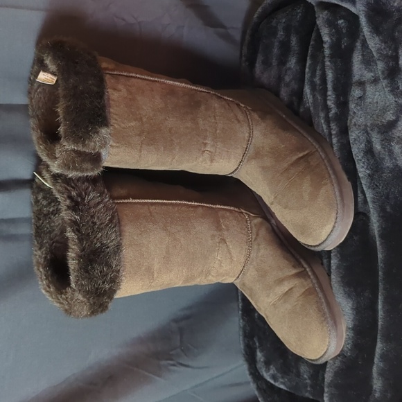 Skechers Australia Shoes - Skechers Australia Boots, size 8 Like New.